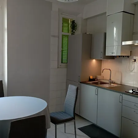 100 м с 3 спальнями в центре каннах Apartament